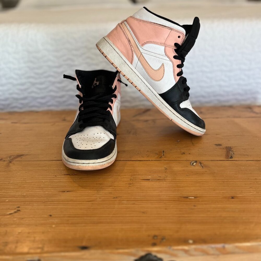 Air Jordan 1 Mid Crimson Tint
